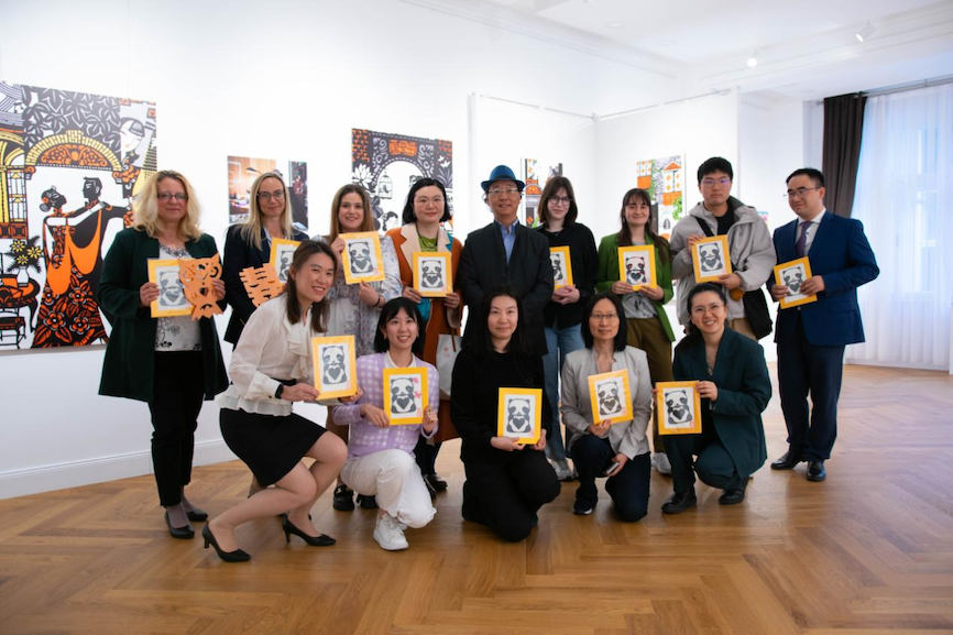 “民艺江南——上海民间艺术影像特展”在布达佩斯中国文化中心开幕(图3)