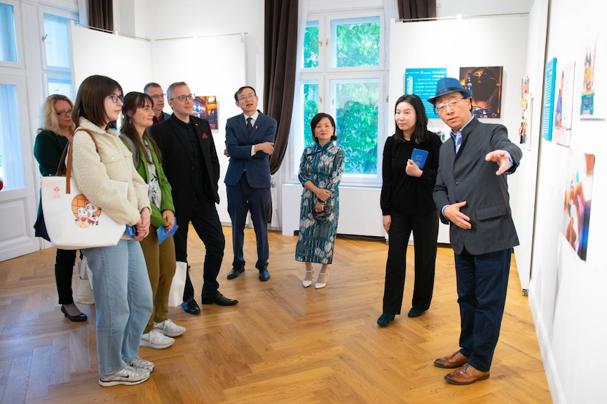 “民艺江南——上海民间艺术影像特展”在布达佩斯中国文化中心开幕(图2)